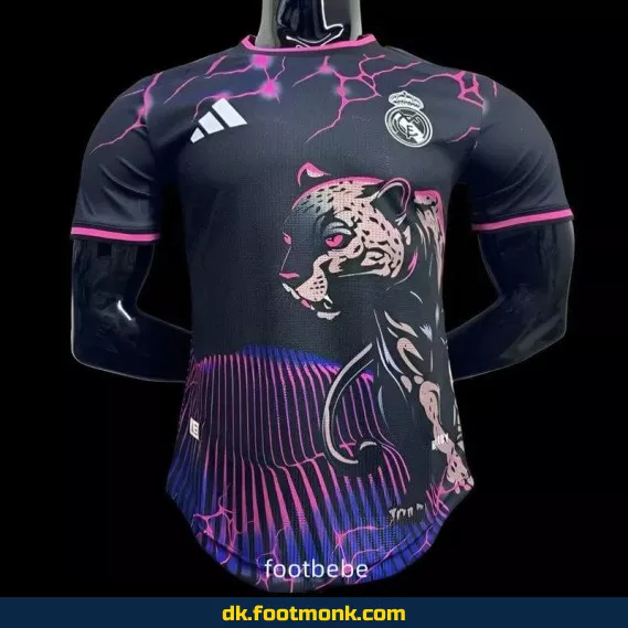 Authentisk Real Madrid hjemmebane trøje 2024/2025 - Lilla leopard design | Fodboldtrøjer til mænd, kvinder & børn | Officiel klubtrøje